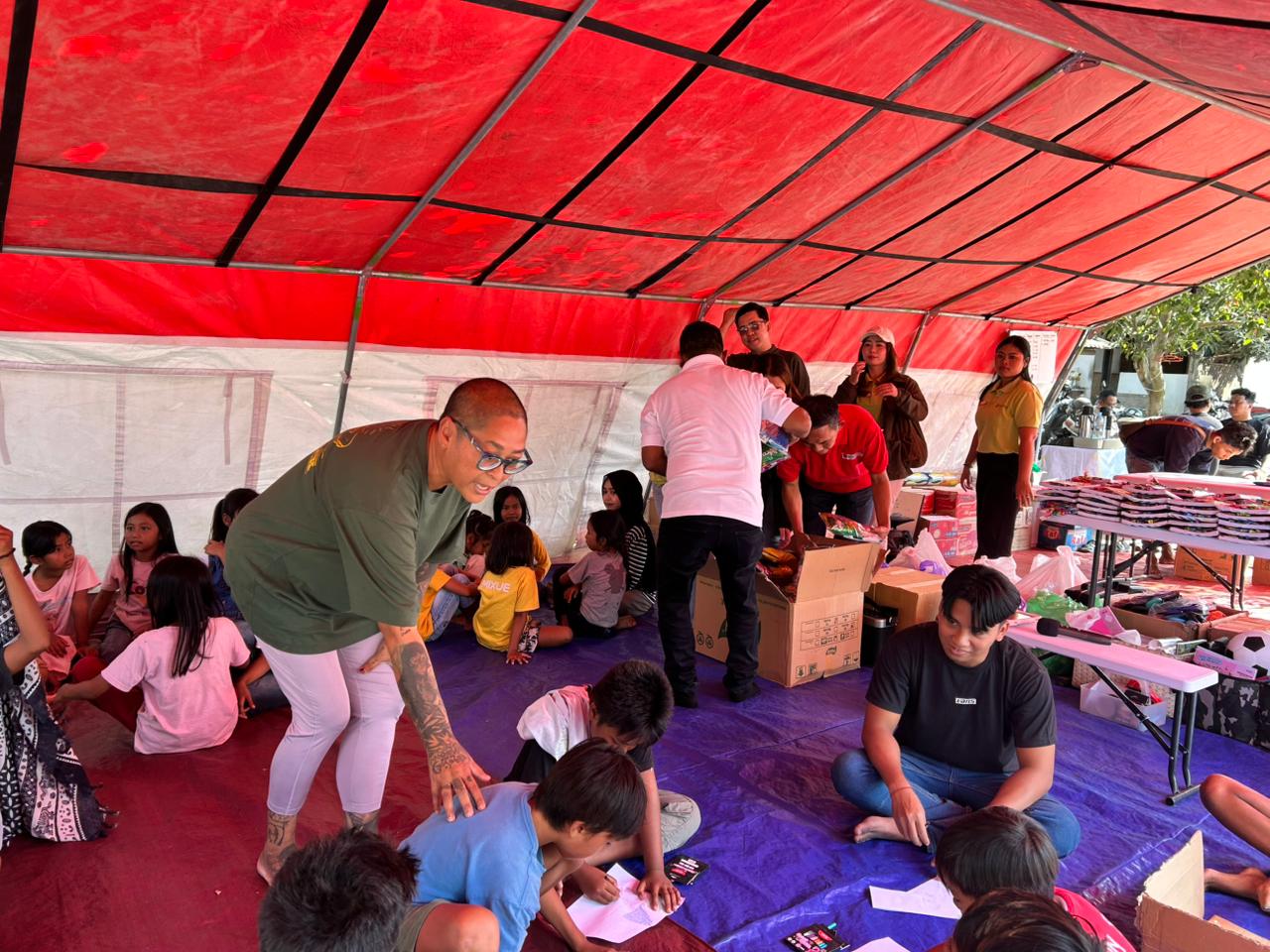 Chili House Buka Posko untuk Korban Kebakaran Desa Sade, Salurkan Tiang Kayu Rumah, Sembako hingga Trauma Healing