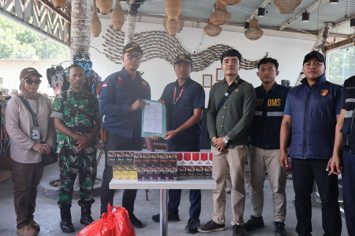 Gempur Rokok Ilegal, Satgas DBH CHT KLU Sisir Kawasan Wisata Gili Air