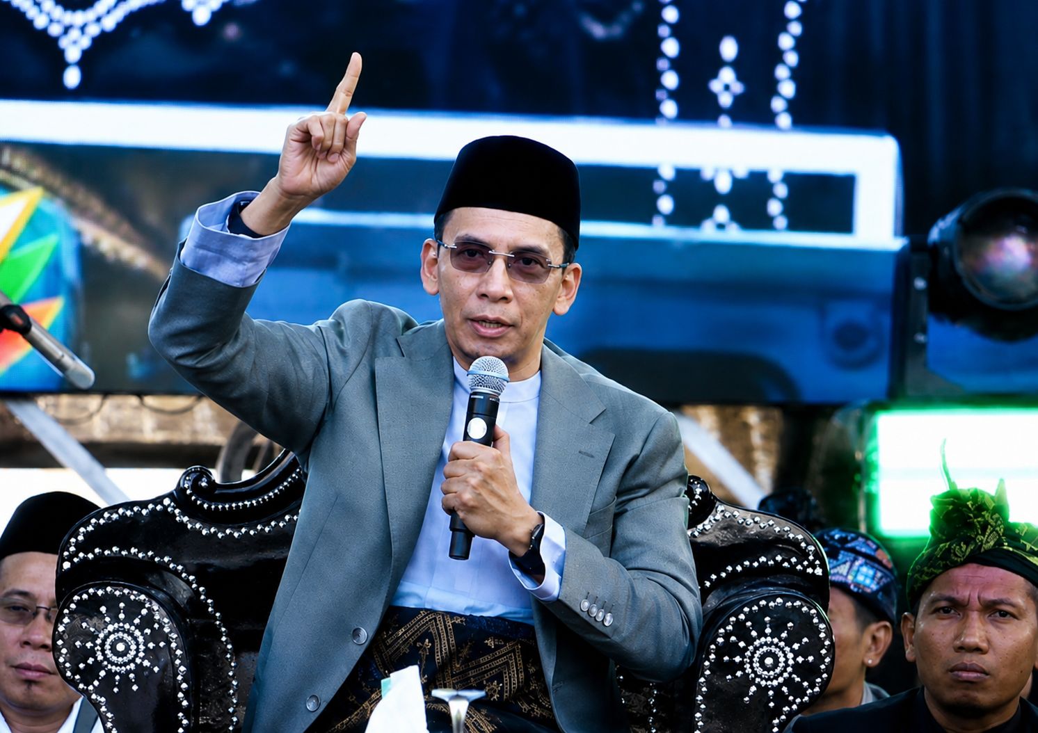 TGB Bicara Empat Bekal Orang Lombok Timur: Cinta Ilmu, Berani Merantau hingga Tegak Menjaga Kebenaran